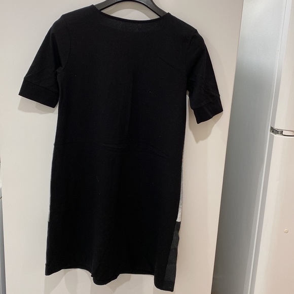 **NWOT ** Gap printed dress for girls - Picture 3 of 4